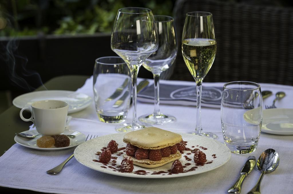 Logis Hotel - Restaurant Le Relais De Comodoliac Saint-Junien Exteriör bild