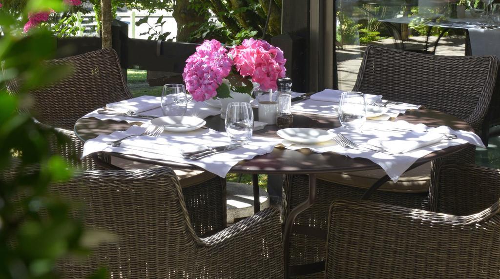 Logis Hotel - Restaurant Le Relais De Comodoliac Saint-Junien Exteriör bild