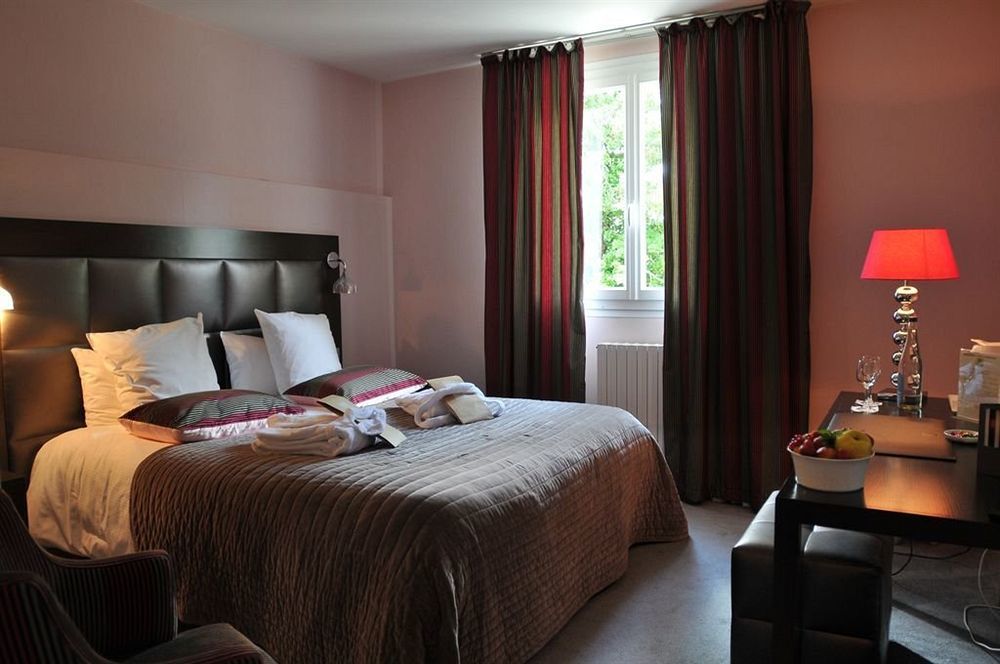 Logis Hotel - Restaurant Le Relais De Comodoliac Saint-Junien Exteriör bild