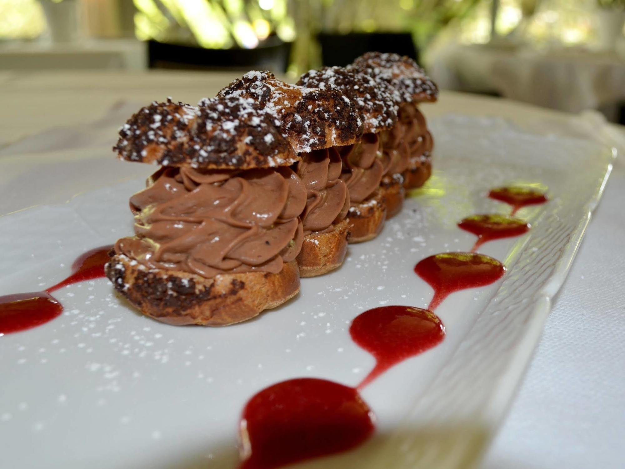 Logis Hotel - Restaurant Le Relais De Comodoliac Saint-Junien Exteriör bild