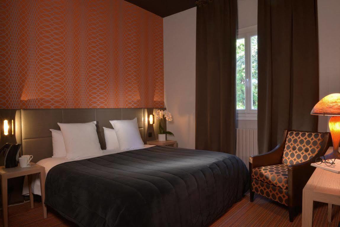 Logis Hotel - Restaurant Le Relais De Comodoliac Saint-Junien Exteriör bild